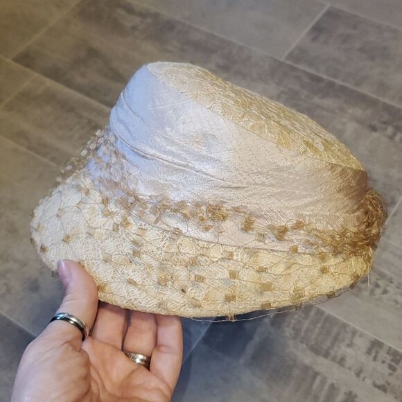 Vintage Ivory Satin-Lace-Silk Hat - Picture 4 of 6